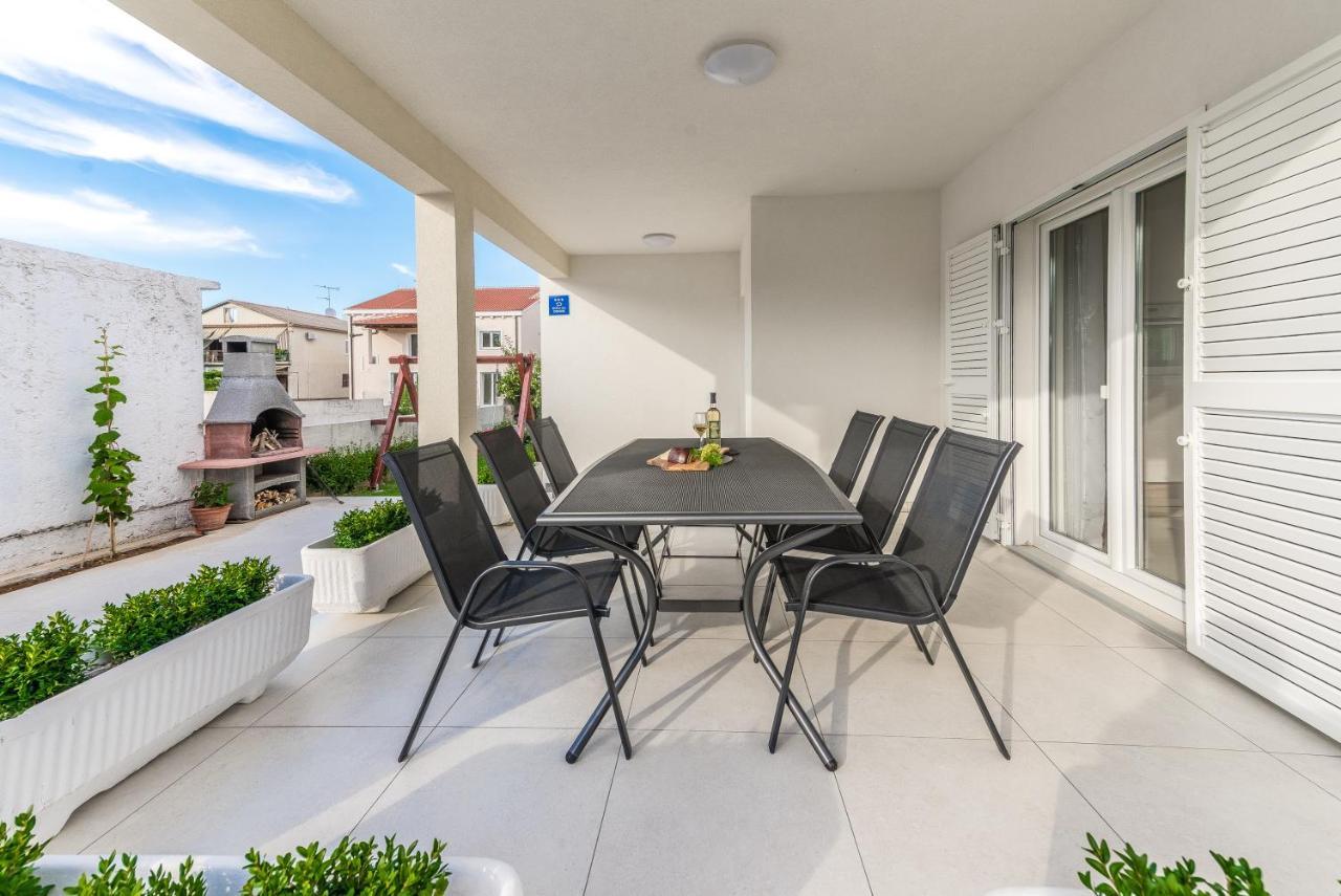 Holiday Home Bajlo Apartment With Three Bedrooms Zadar Bagian luar foto