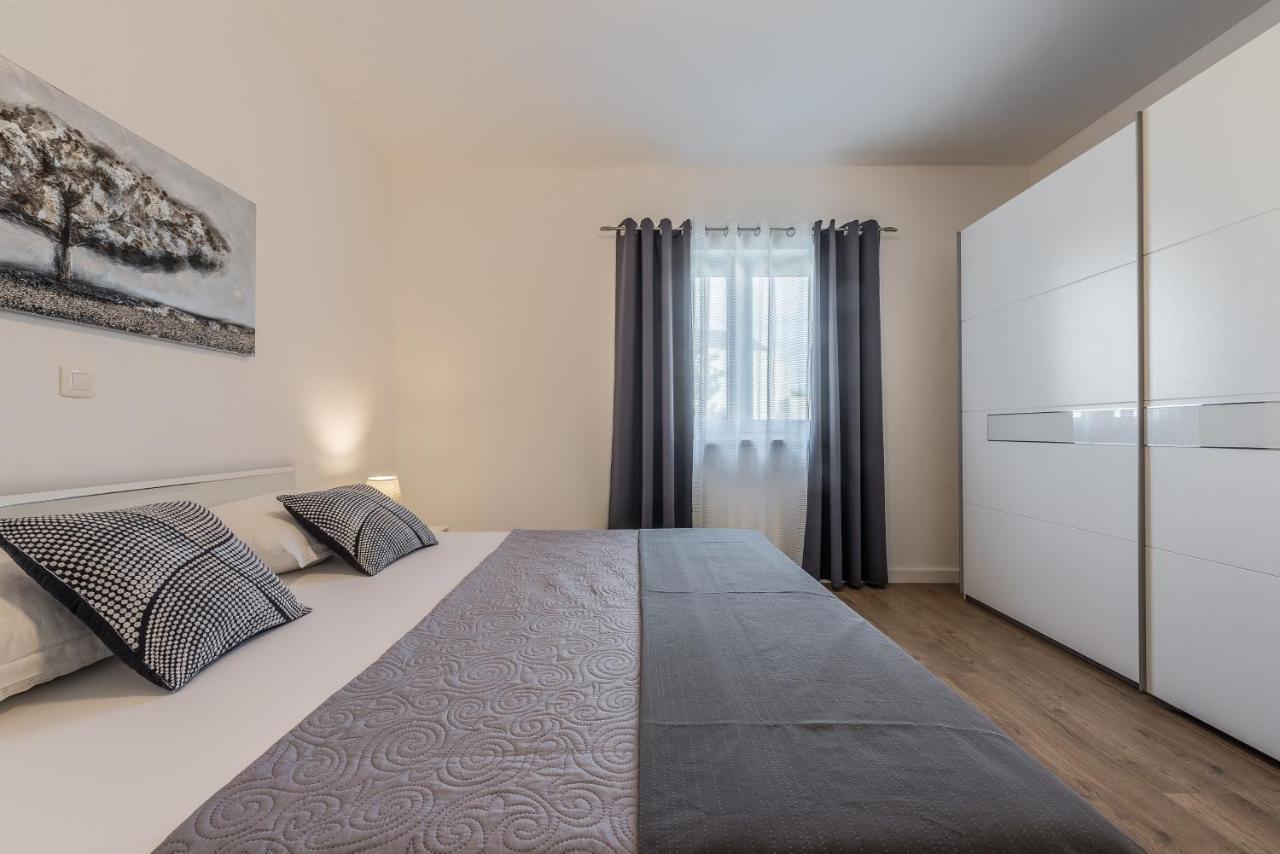 Holiday Home Bajlo Apartment With Three Bedrooms Zadar Bagian luar foto