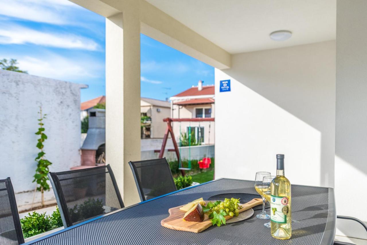 Holiday Home Bajlo Apartment With Three Bedrooms Zadar Bagian luar foto