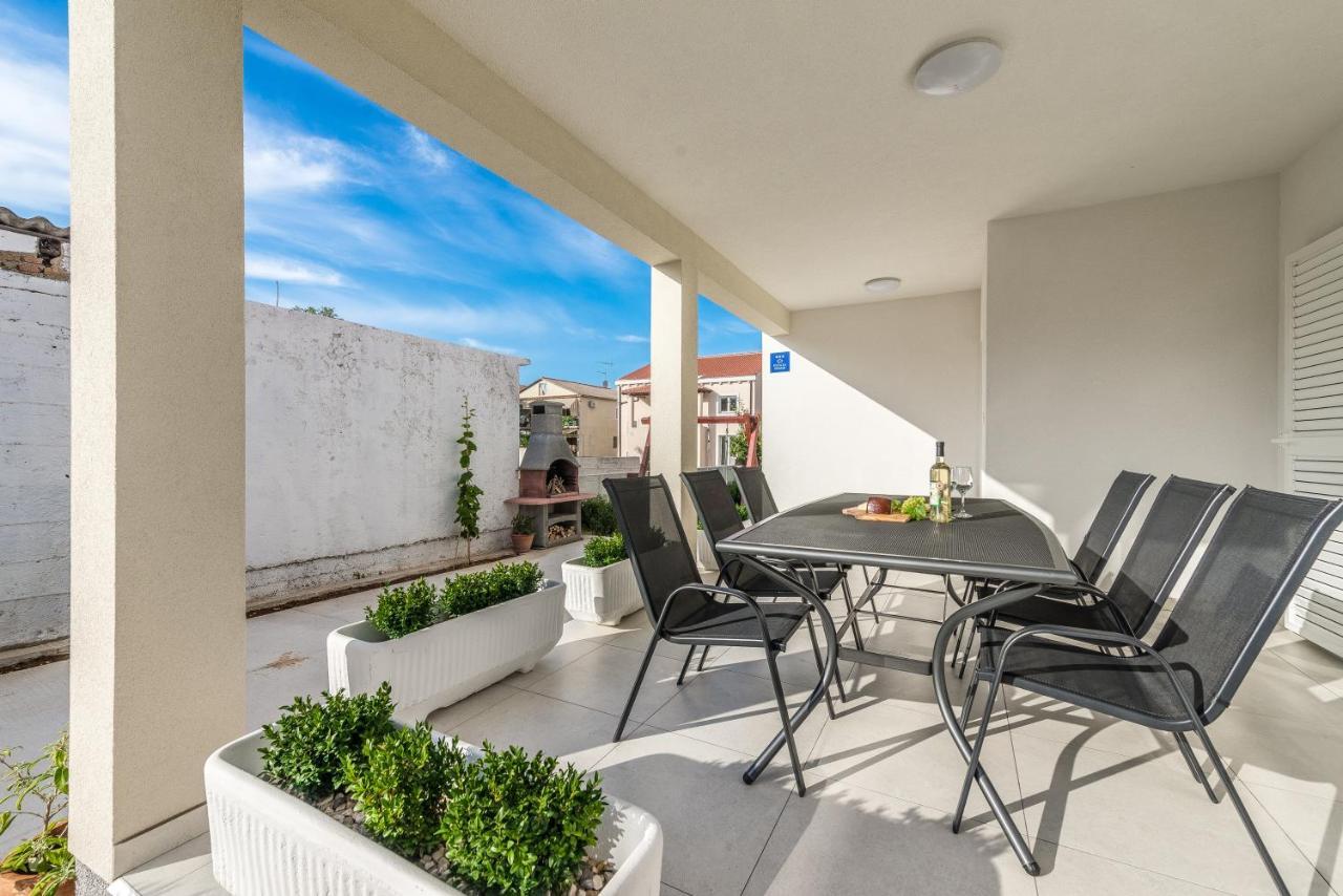 Holiday Home Bajlo Apartment With Three Bedrooms Zadar Bagian luar foto