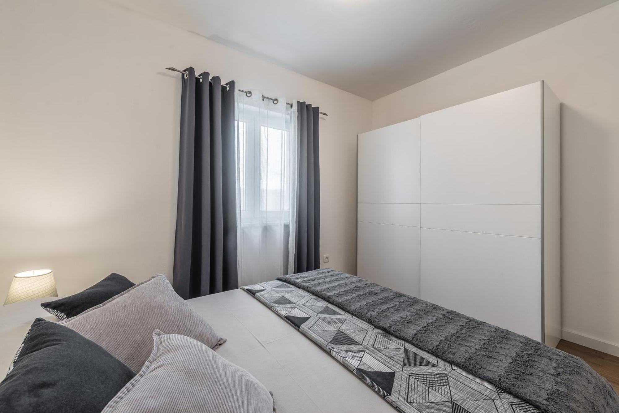 Holiday Home Bajlo Apartment With Three Bedrooms Zadar Bagian luar foto