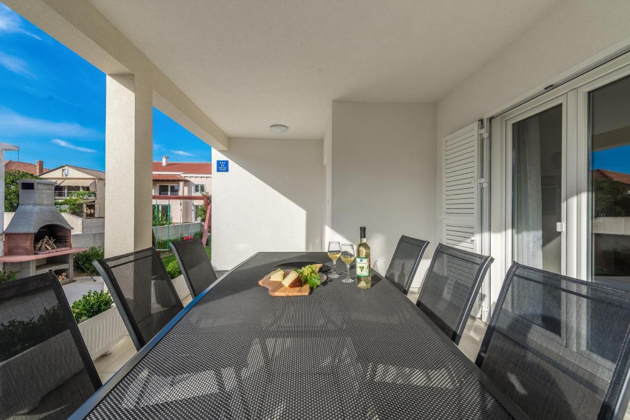 Holiday Home Bajlo Apartment With Three Bedrooms Zadar Bagian luar foto