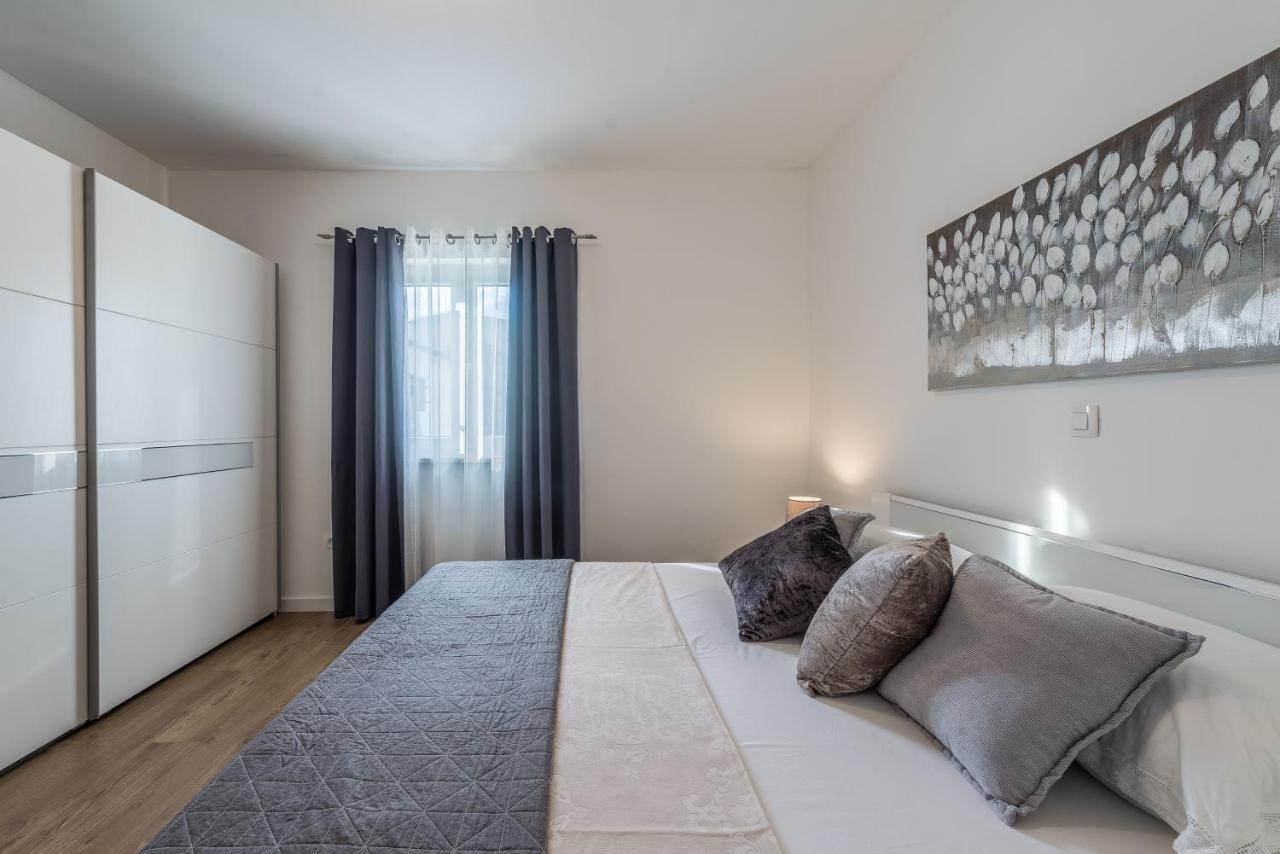Holiday Home Bajlo Apartment With Three Bedrooms Zadar Bagian luar foto