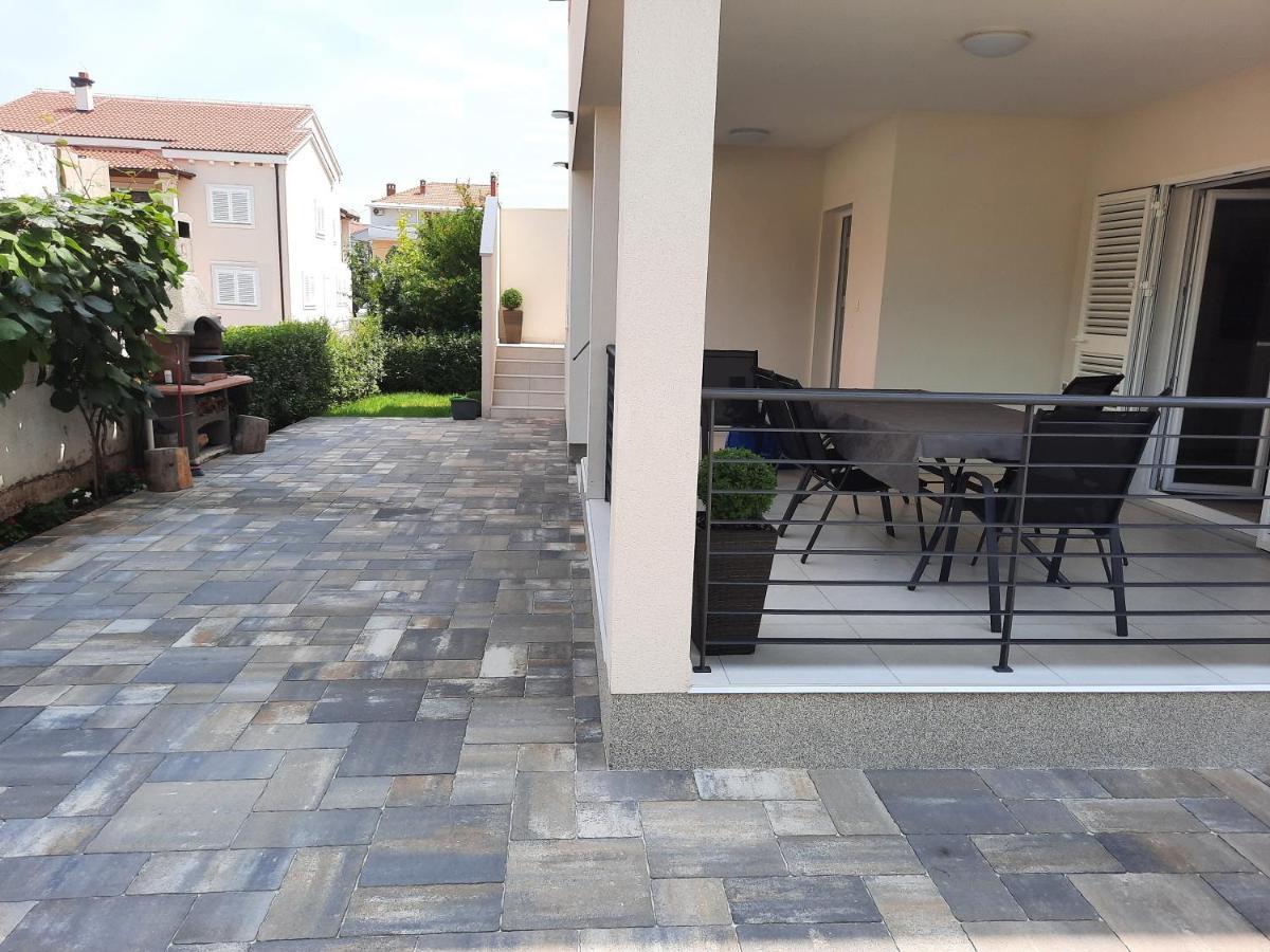 Holiday Home Bajlo Apartment With Three Bedrooms Zadar Bagian luar foto
